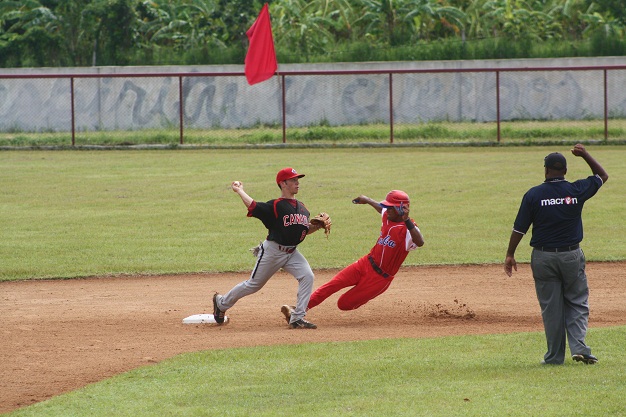 Juniors swept by Cuba in doubleheader