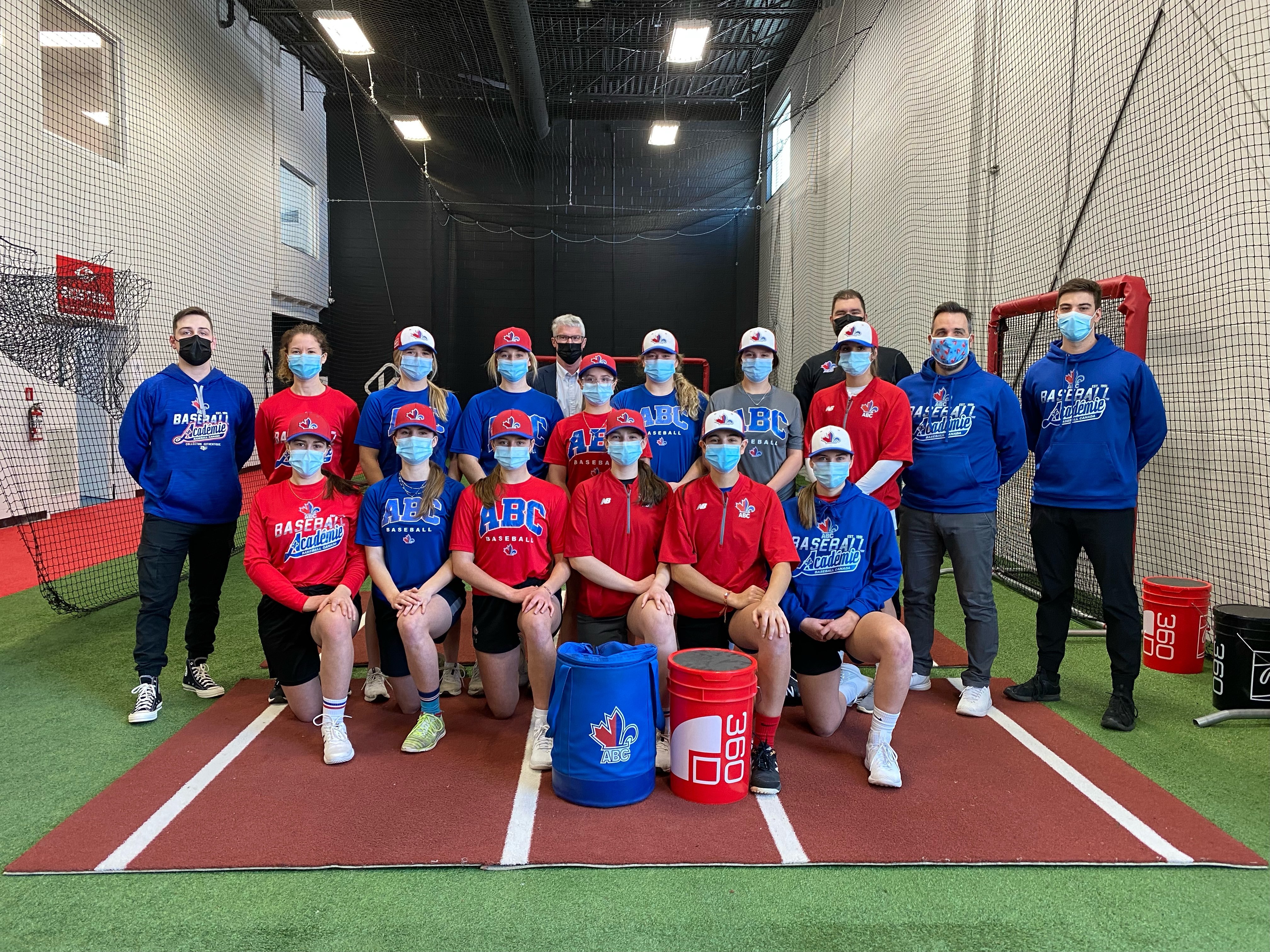 Baseball Québec launches girl's baseball academy